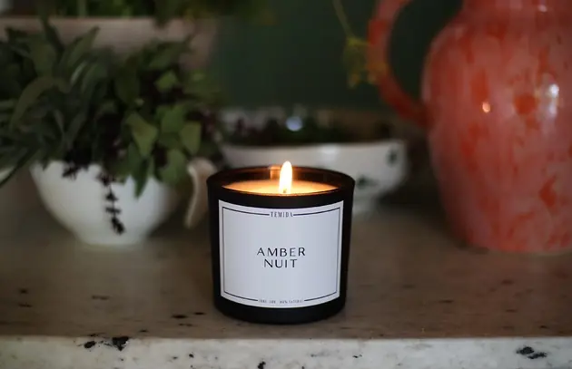 Świeca sojowa zapachowa Amber Nuit Sprawdź teraz