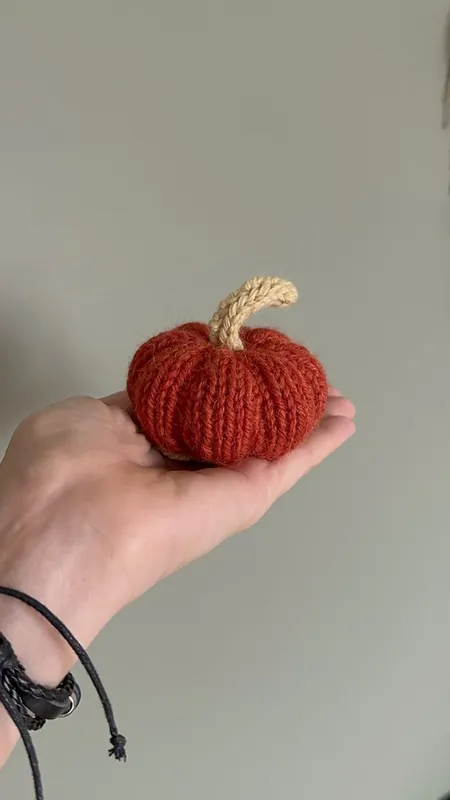 Dynia ozdobna handmade, rozmiar S, kolor ciemnopomarańczowy - 1 szt. Taniej