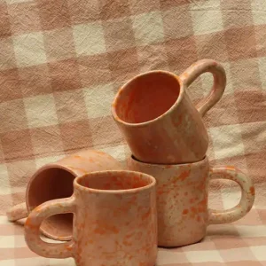 Ograniczona ilość Duży różowy kubek ceramiczny w ciapki. Ceramika ręcznie robiona