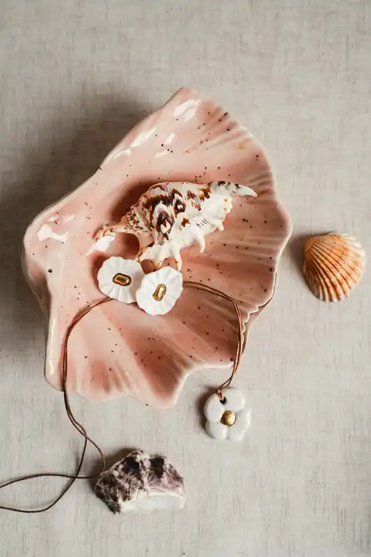 Bestseller Muszla ceramiczna różowa z piegami