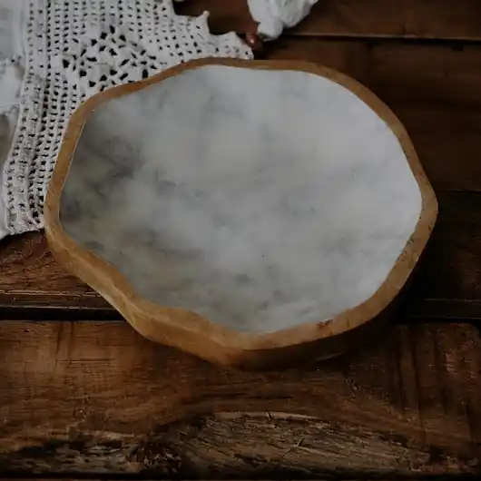 Bezpieczna płatność Podstawka dekoracyjna z drewna- biały marmur, 18 cm
