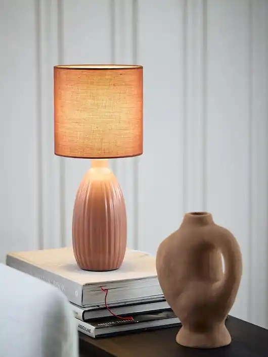 Premium Ceramiczna lampa stołowa Uno w koralowym odcieniu