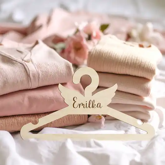 Cena promocyjna Wieszak z IMIENIEM na ubranko do chrztu Dziecięcy personalizowany dla dziec