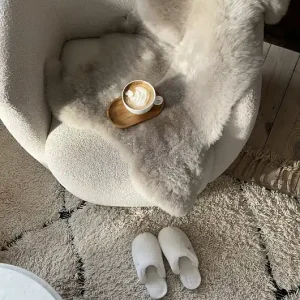Kup teraz Skóra owcza naturalna Taupe dywan naturalny narzuta