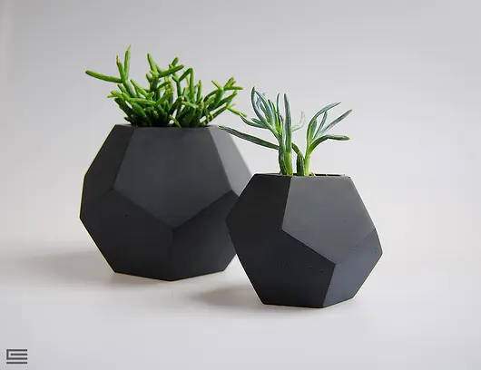 Wyjątkowa oferta ZESTAW doniczek betonowych Dodekahedron 1+2