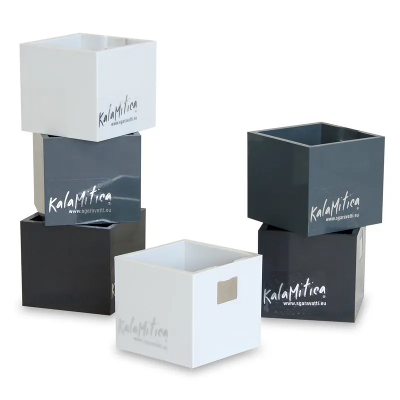 Szybka wysyłka Zestaw 6 magnetycznych doniczek Cube Black, mały Bonami