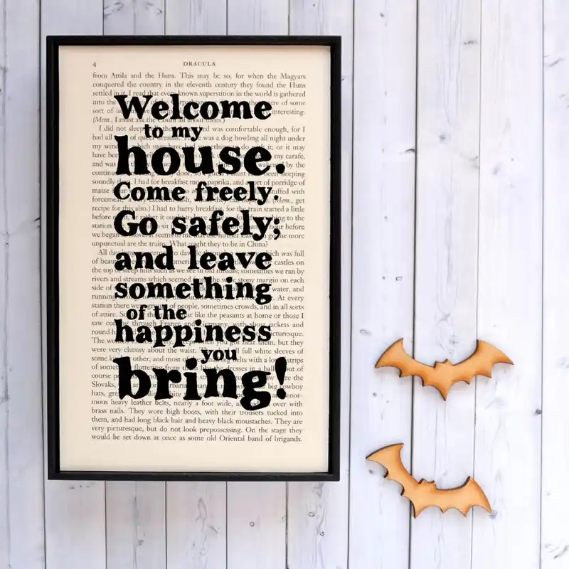 Bestseller Plakat w drewnianej ramie Dracula House Bonami