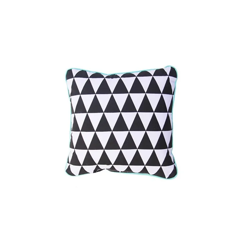 Szybka dostawa Poduszka z miętową lamówką VIGVAM Design Triangles Bonami