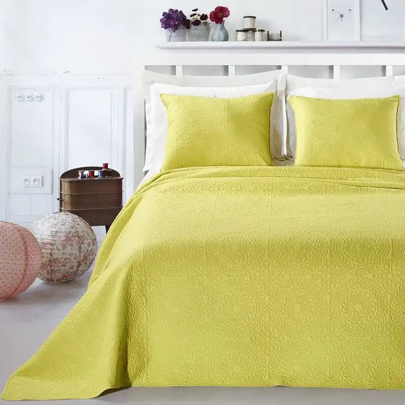 Zielony komplet narzuty i poszewki na poduszkę z mikrowłókna DecoKing Elodie, 170x210 cm Bonami Kup online